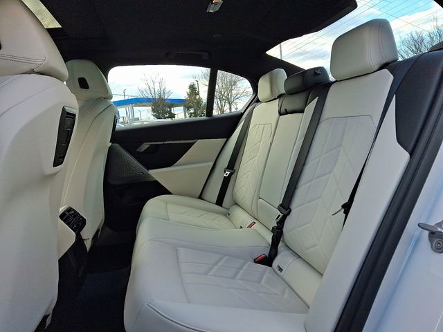 Used 2026 BMW i5 eDrive40 image 10