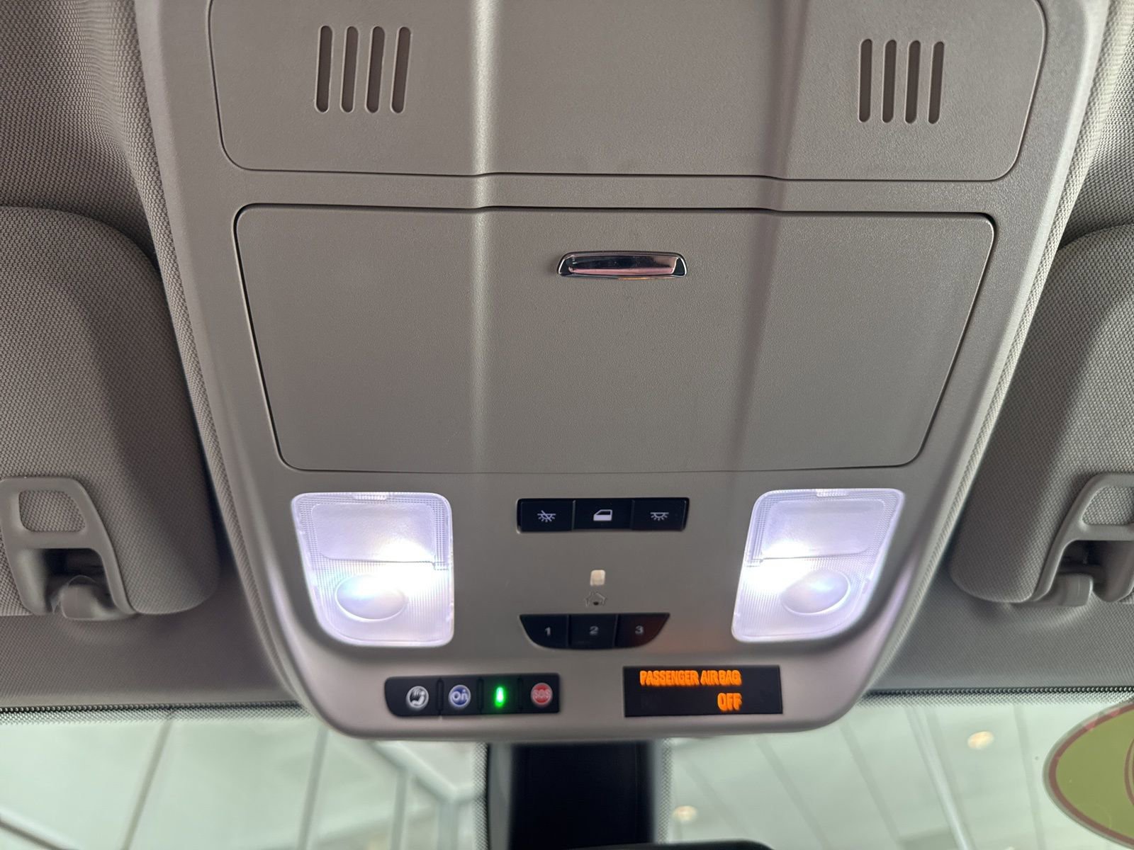 Used 2020 Buick Envision Essence FWD image 32