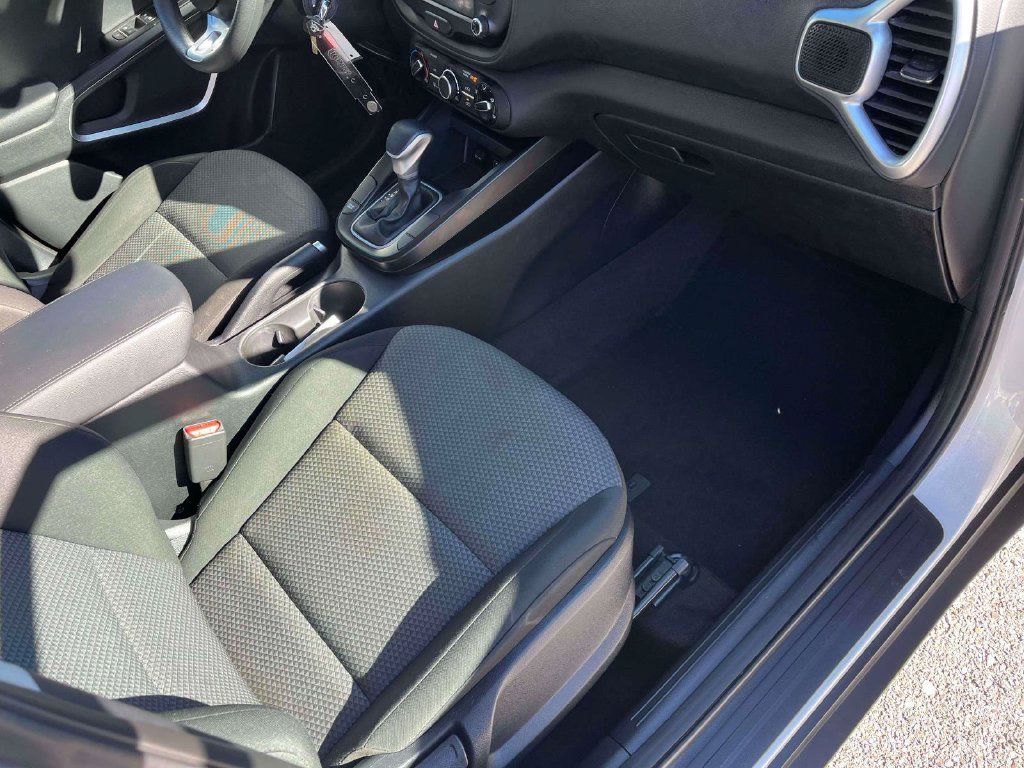 Used 2023 Kia Soul LX w/ LX Technology Package FWD image 11