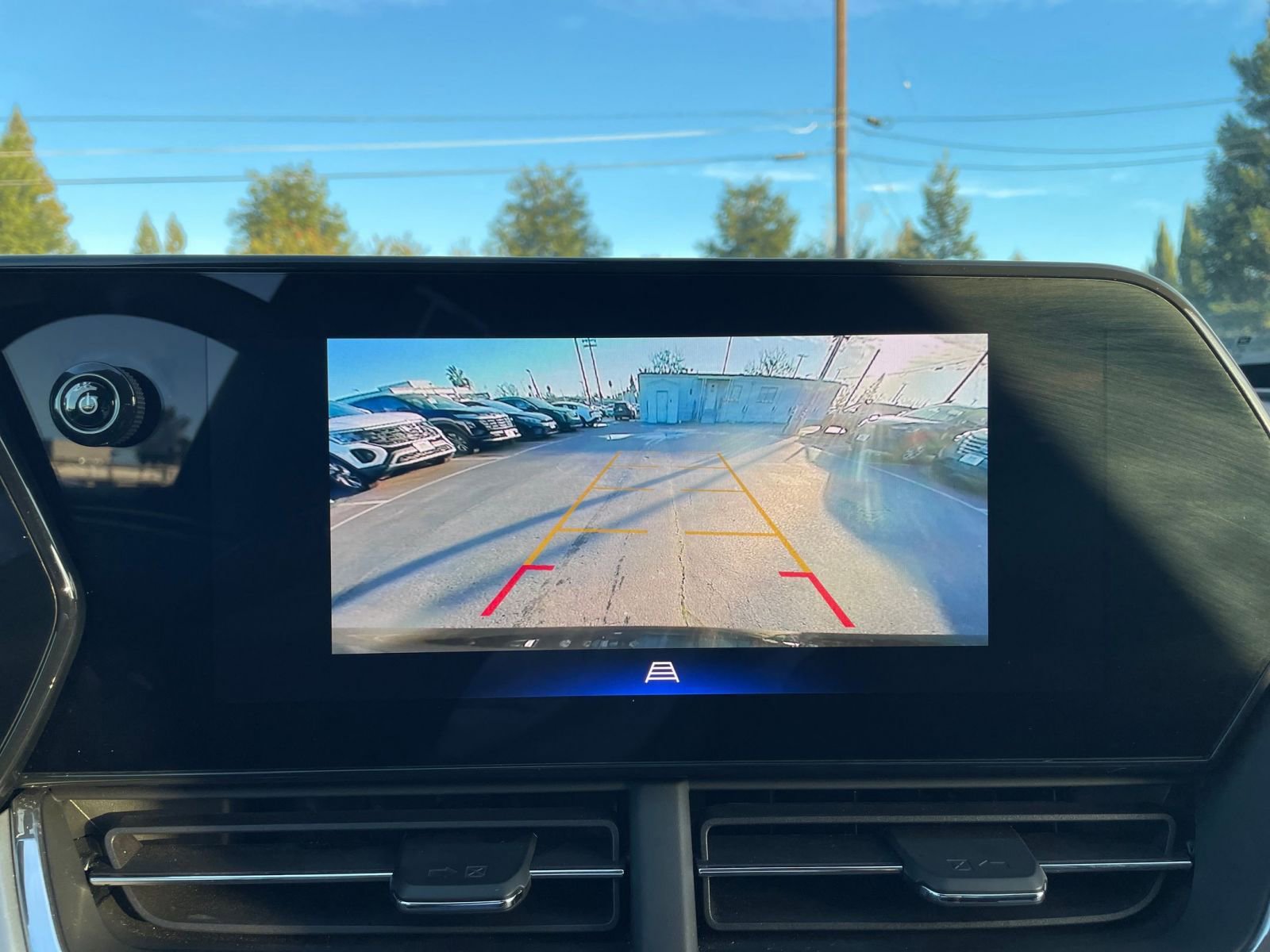 Used 2025 Chevrolet Trax LT image 17