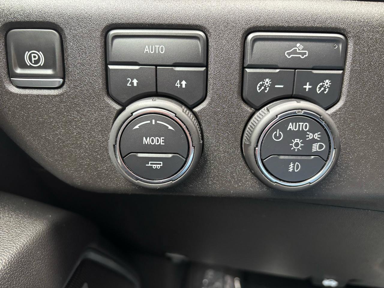 Used 2025 Chevrolet Silverado 1500 RST w/ Convenience Package II AWD/4WD image 38