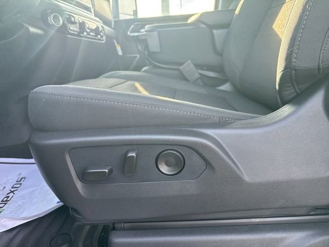 Used 2026 Chevrolet Silverado 2500 LT w/ Convenience Package image 13