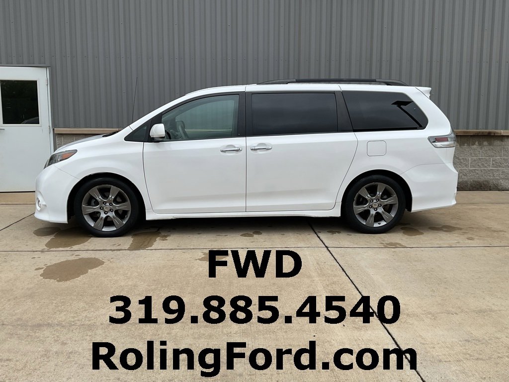 Used 2014 Toyota Sienna SE image 2