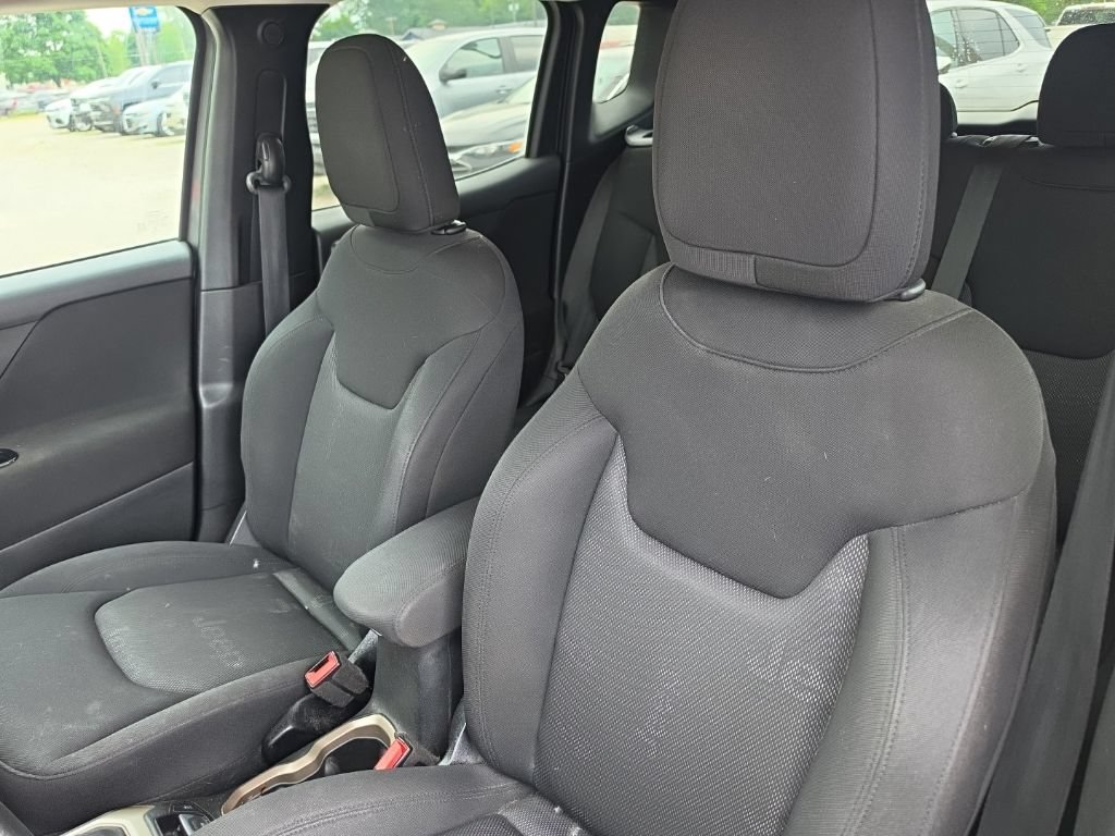 Used 2016 Jeep Renegade Latitude w/ Cold Weather Group AWD/4WD image 14