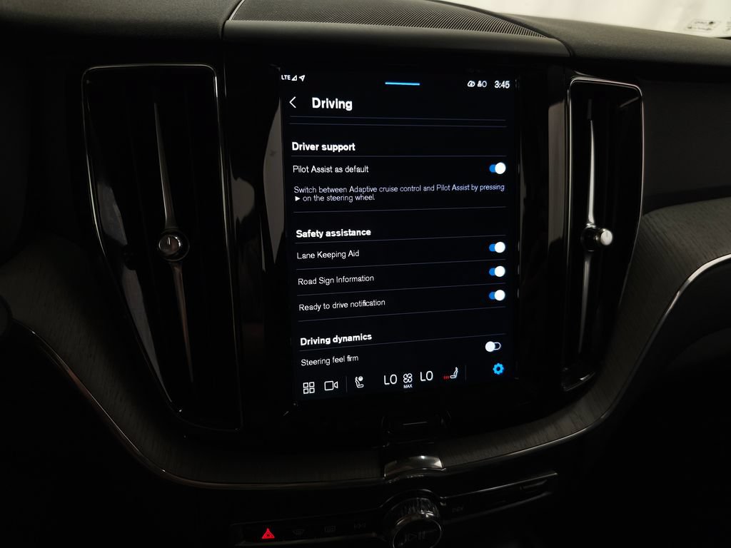Certified 2025 Volvo XC60 B5 Plus AWD/4WD image 24