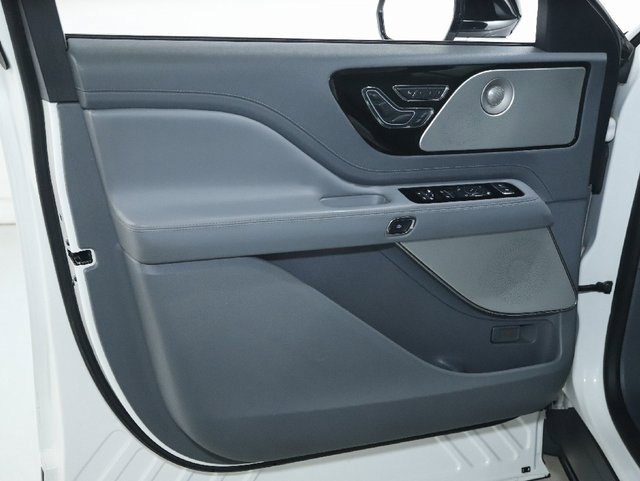 Used 2020 Lincoln Aviator Reserve w/ Equipment Group 202A image 17