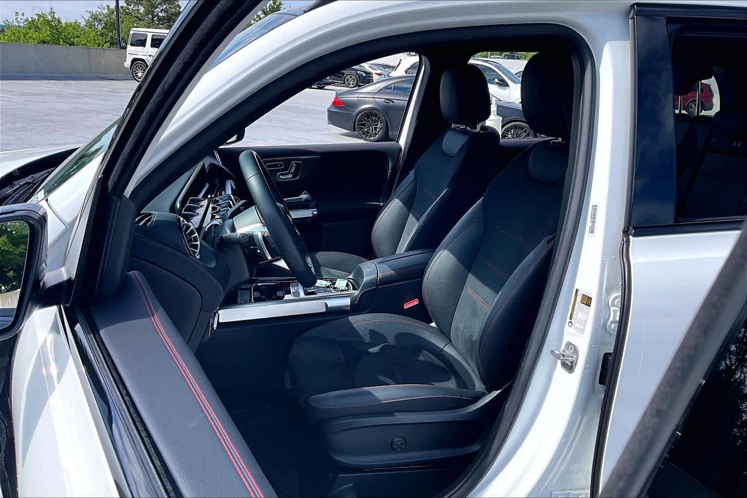 Used 2025 Mercedes-Benz GLB 250 image 8