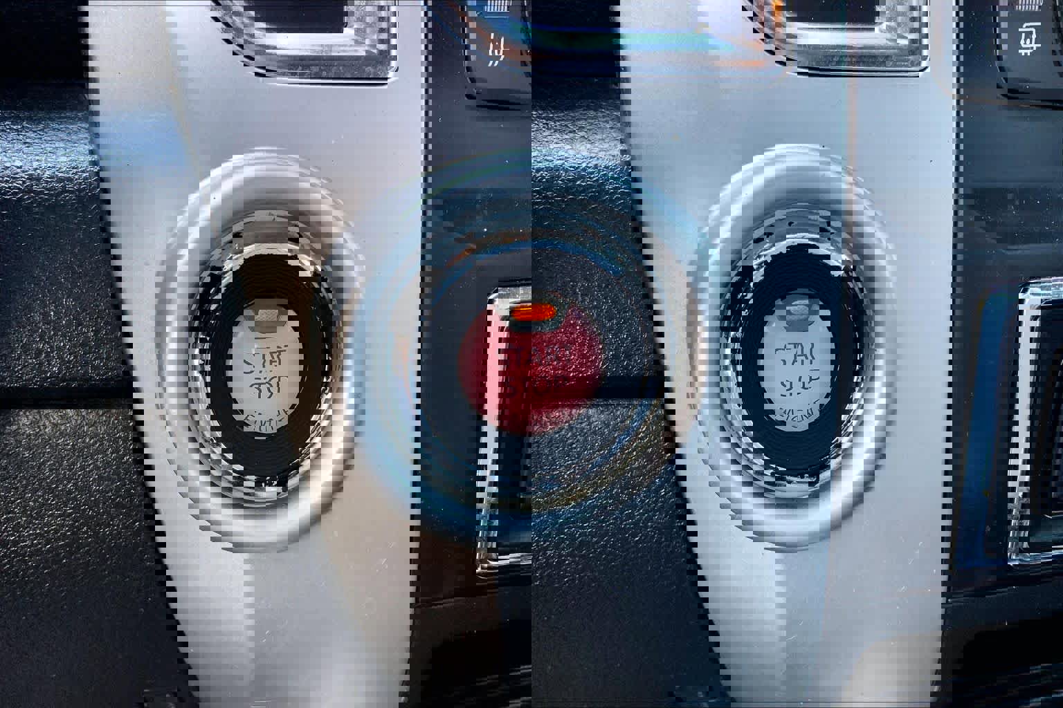 Used 2018 Nissan Titan SV w/ SV Convenience Package image 31