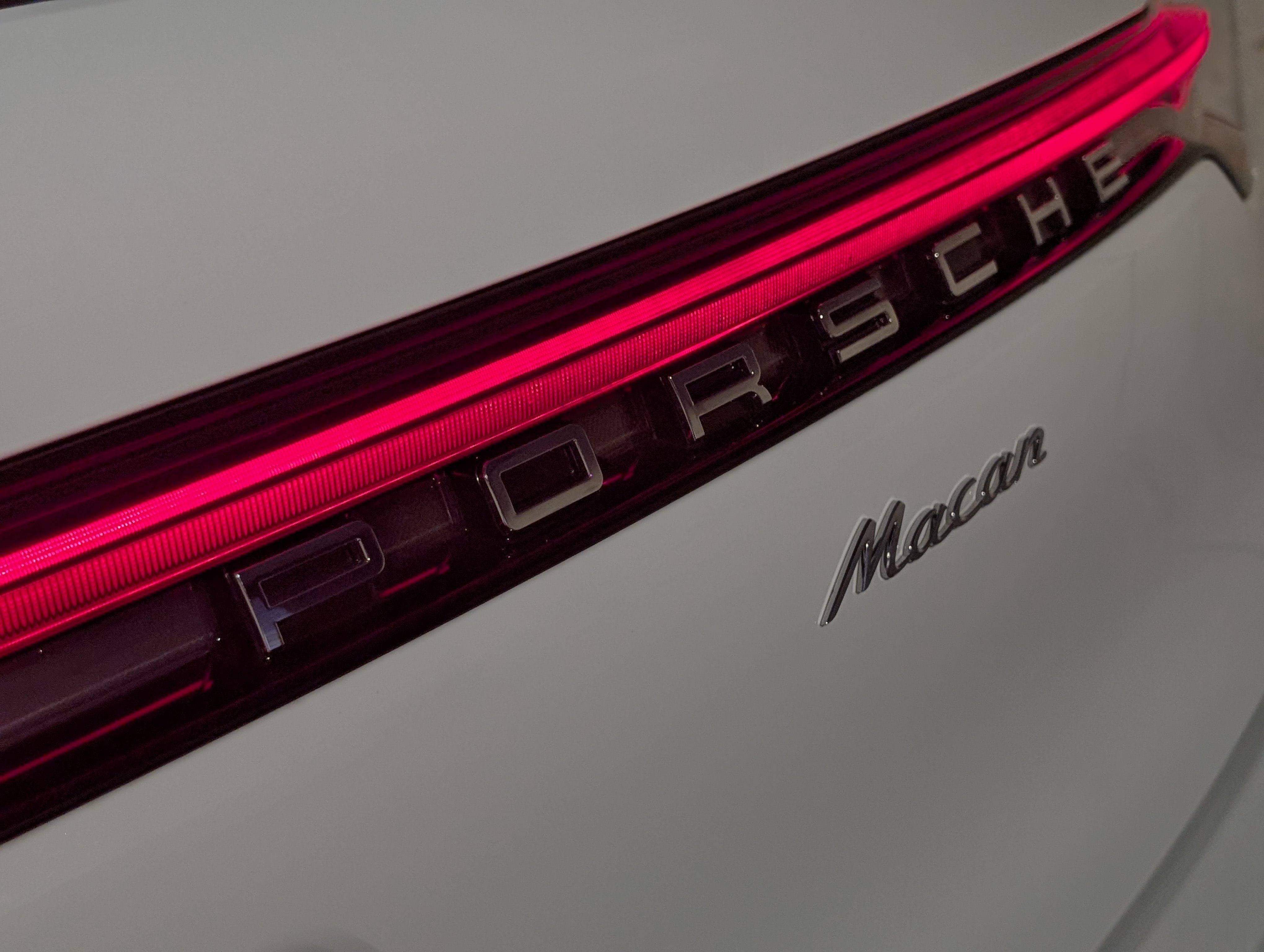 Certified 2025 Porsche Macan image 14