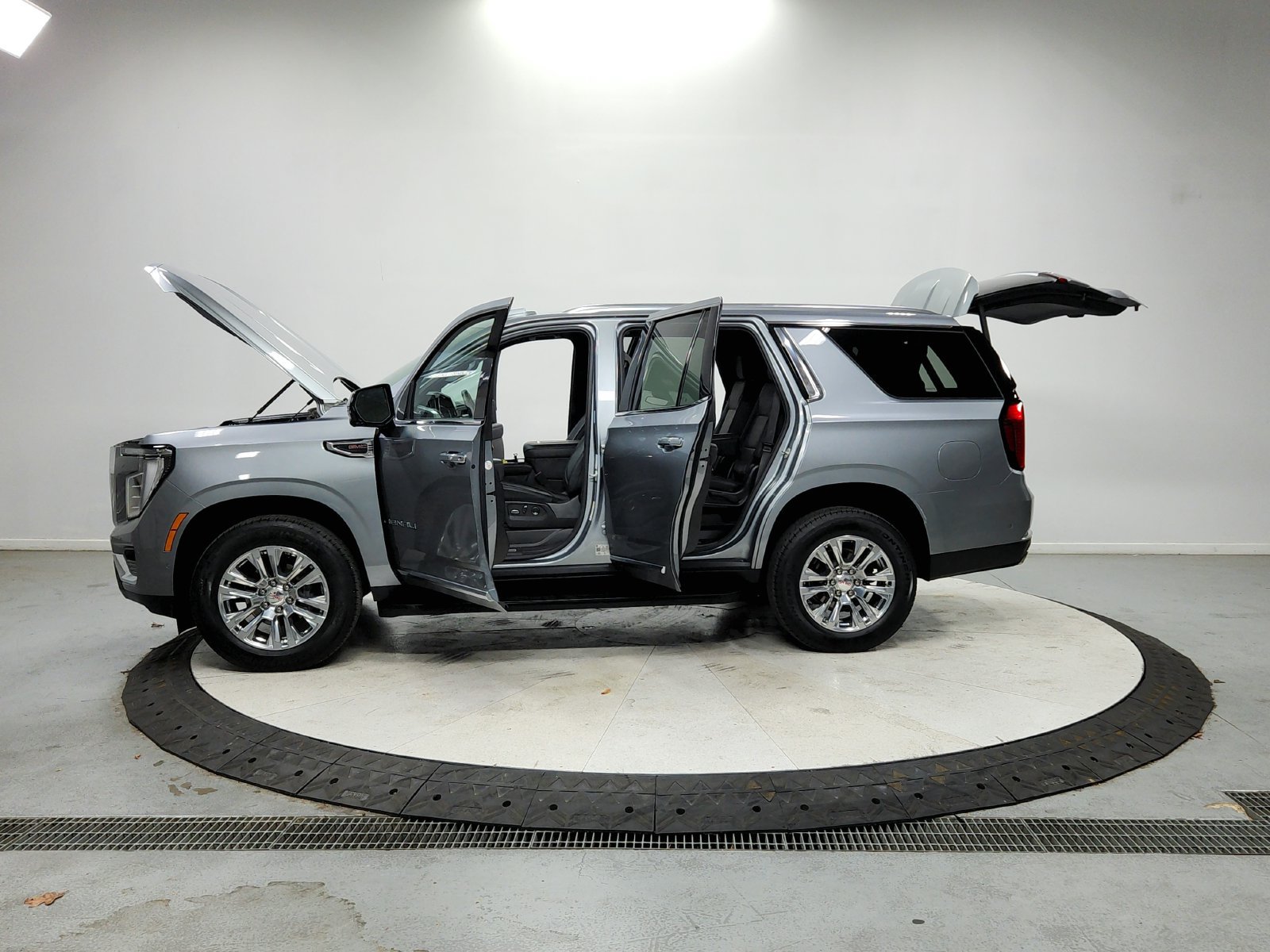 Used 2025 GMC Yukon Denali AWD/4WD image 13
