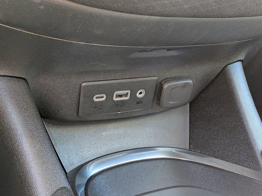 Used 2025 Chevrolet Malibu LT FWD image 32