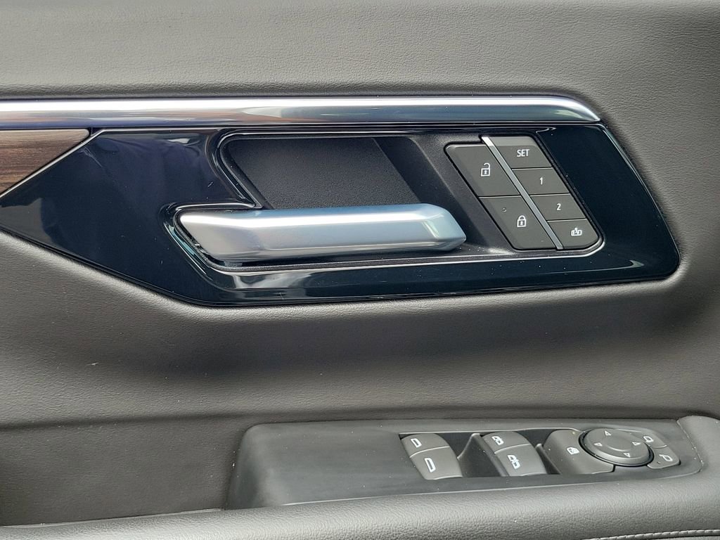 Used 2025 Chevrolet Tahoe LT AWD/4WD image 17