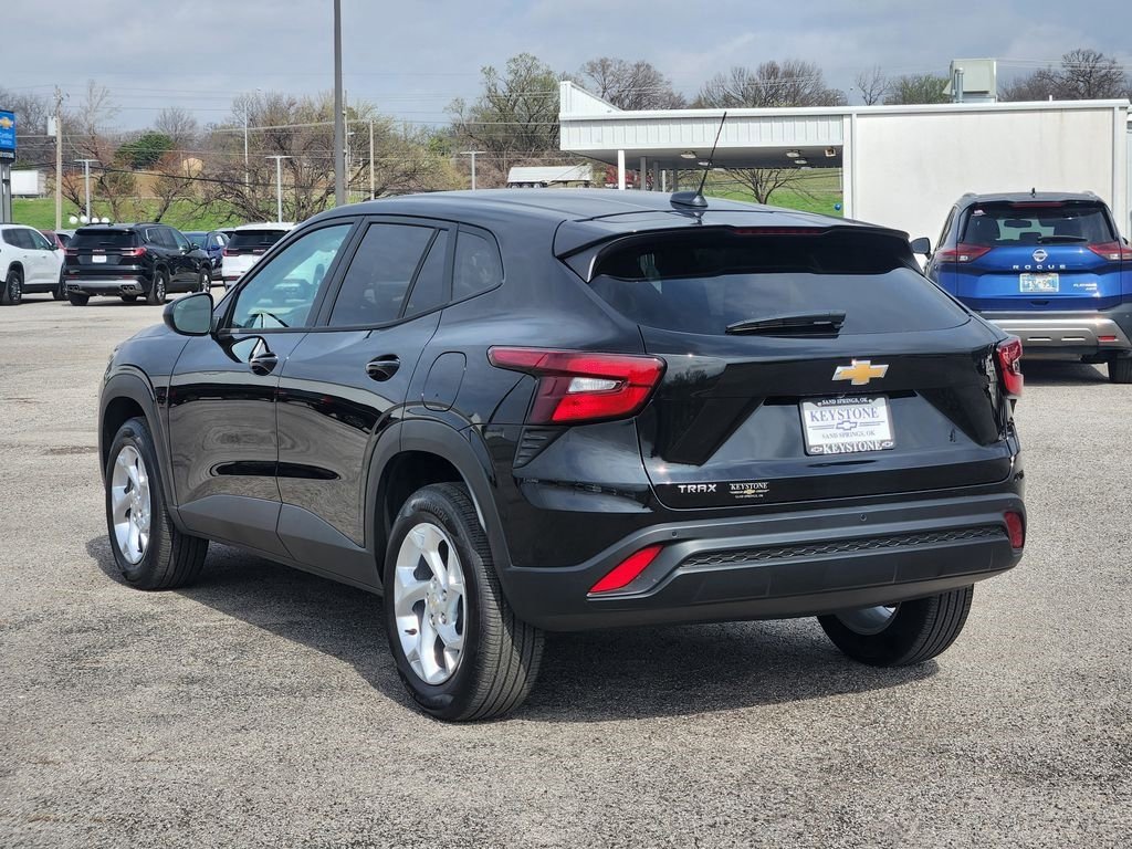 Used 2026 Chevrolet Trax LS w/ LS Convenience Package image 7