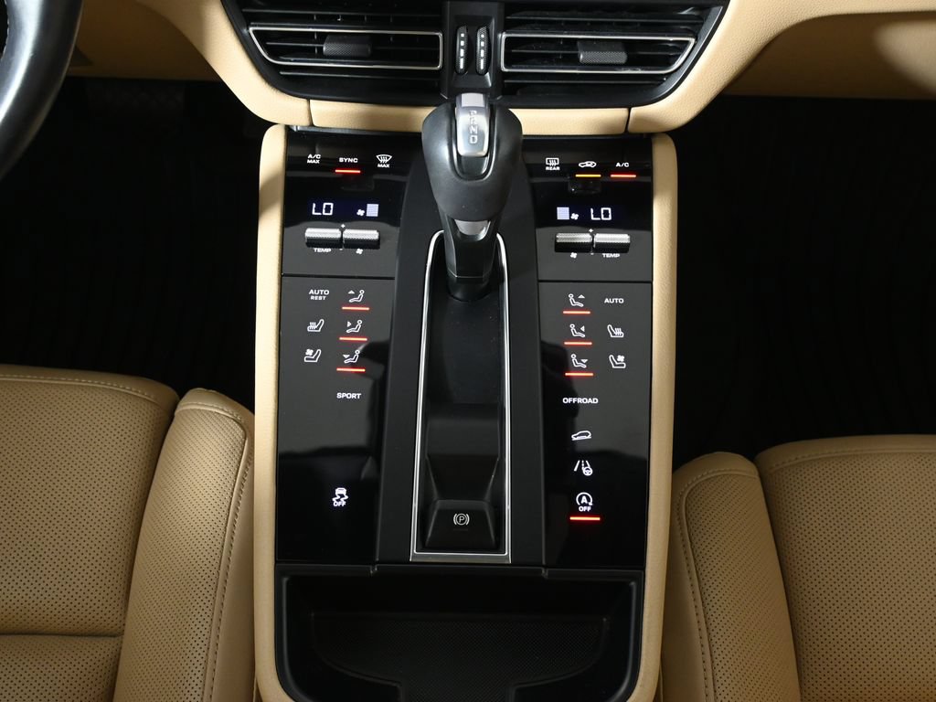 Used 2024 Porsche Macan AWD/4WD image 24