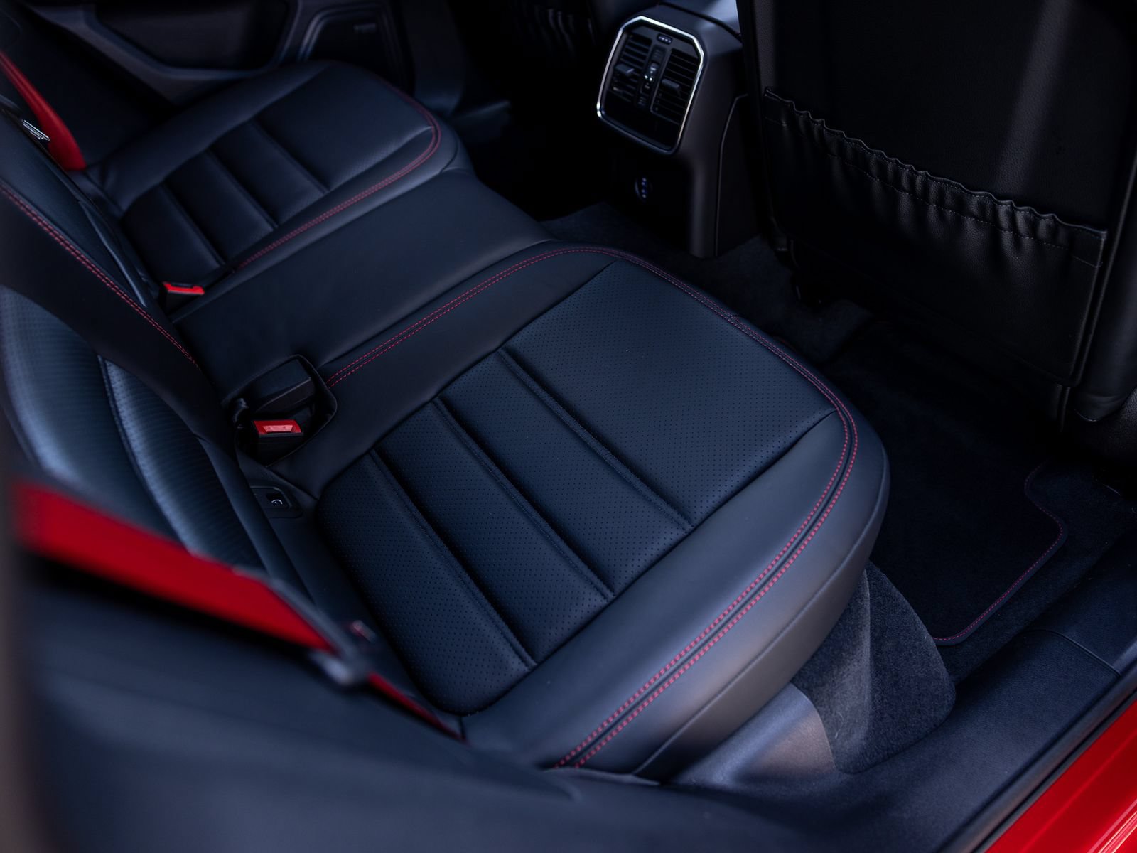 Certified 2024 Porsche Macan GTS AWD/4WD image 51