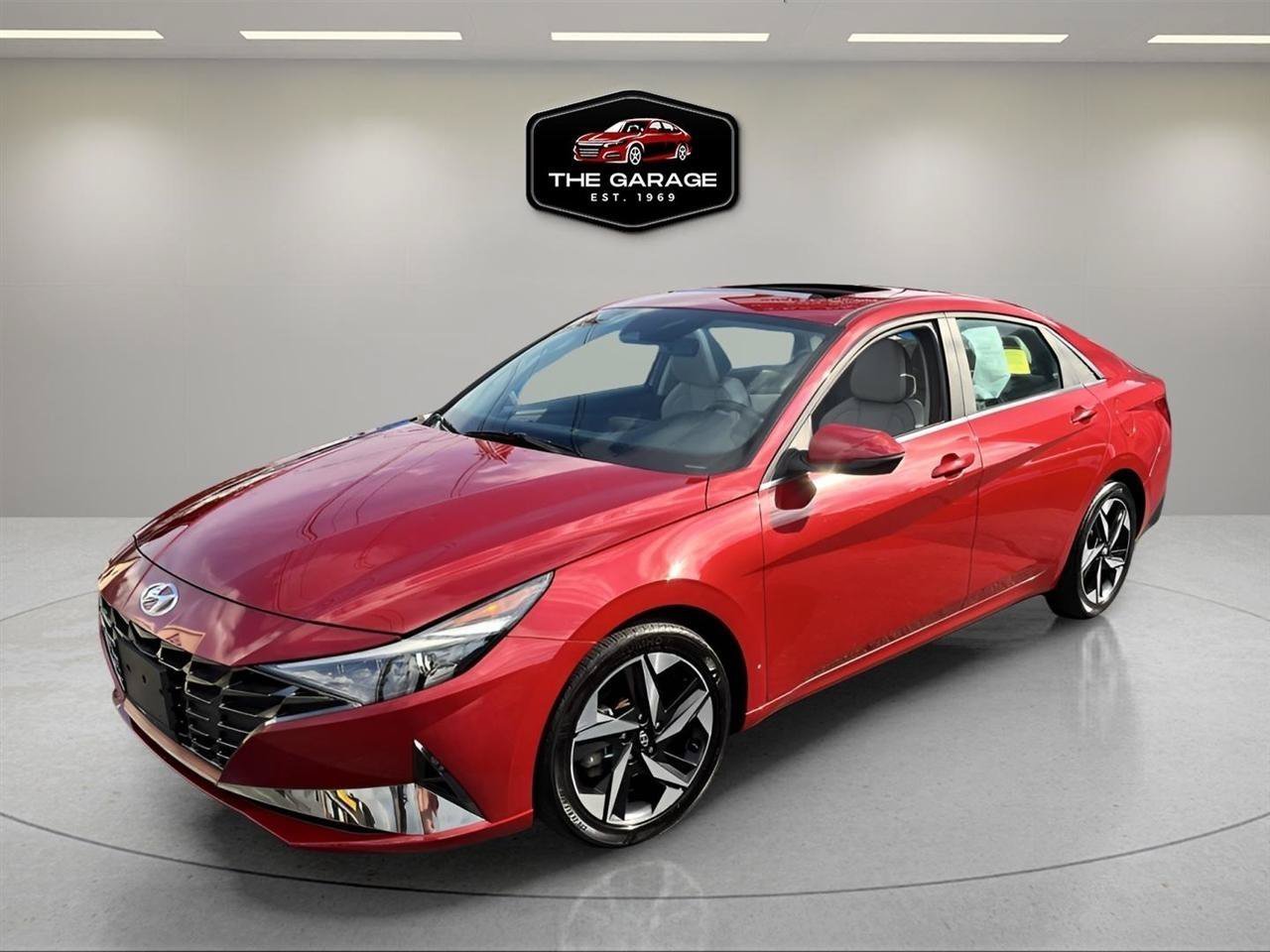 Used 2023 Hyundai Elantra Limited w/ Cargo Package FWD image 3