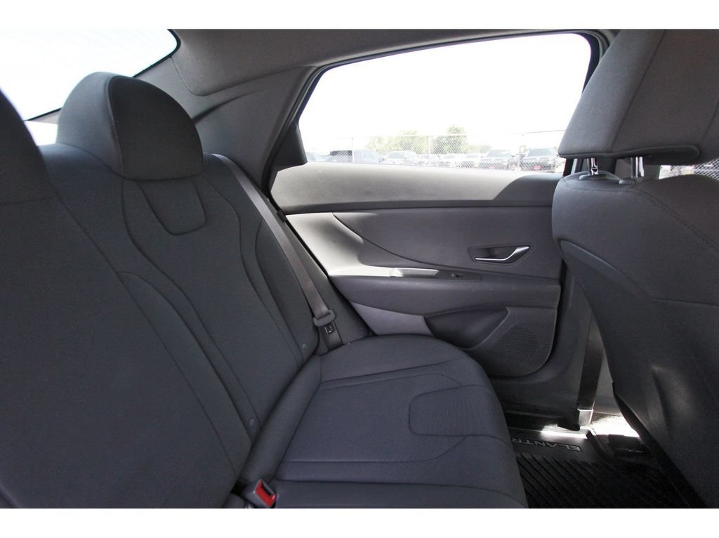 Certified 2026 Hyundai Elantra SE FWD image 13