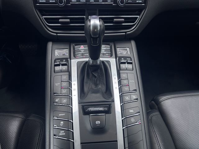 Certified 2021 Porsche Macan image 22