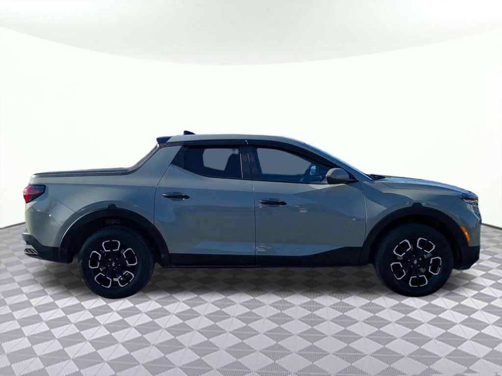 Used 2024 Hyundai Santa Cruz SE FWD image 2