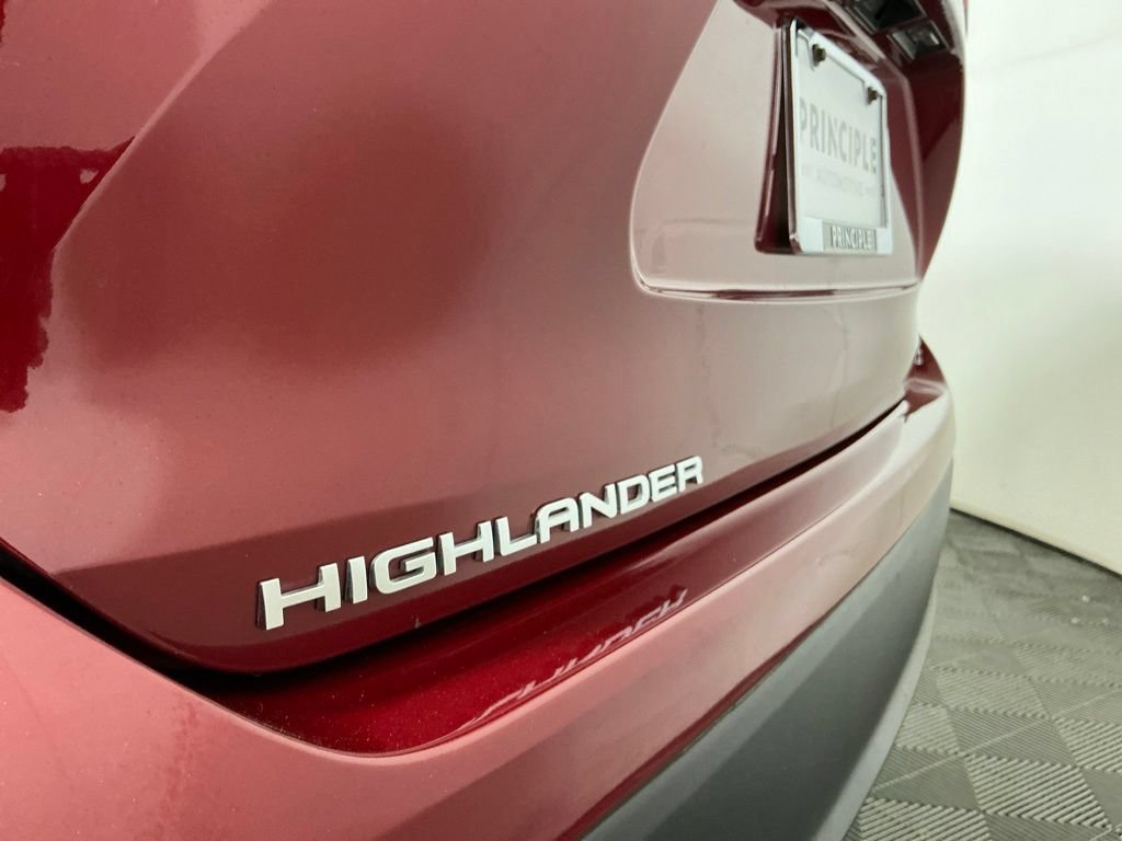 Used 2022 Toyota Highlander XLE FWD image 31