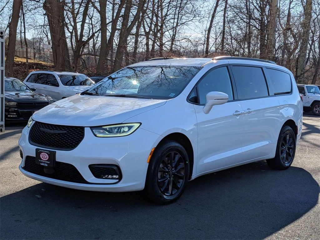 Used 2022 Chrysler Pacifica Touring-L w/ S Appearance Package image 8