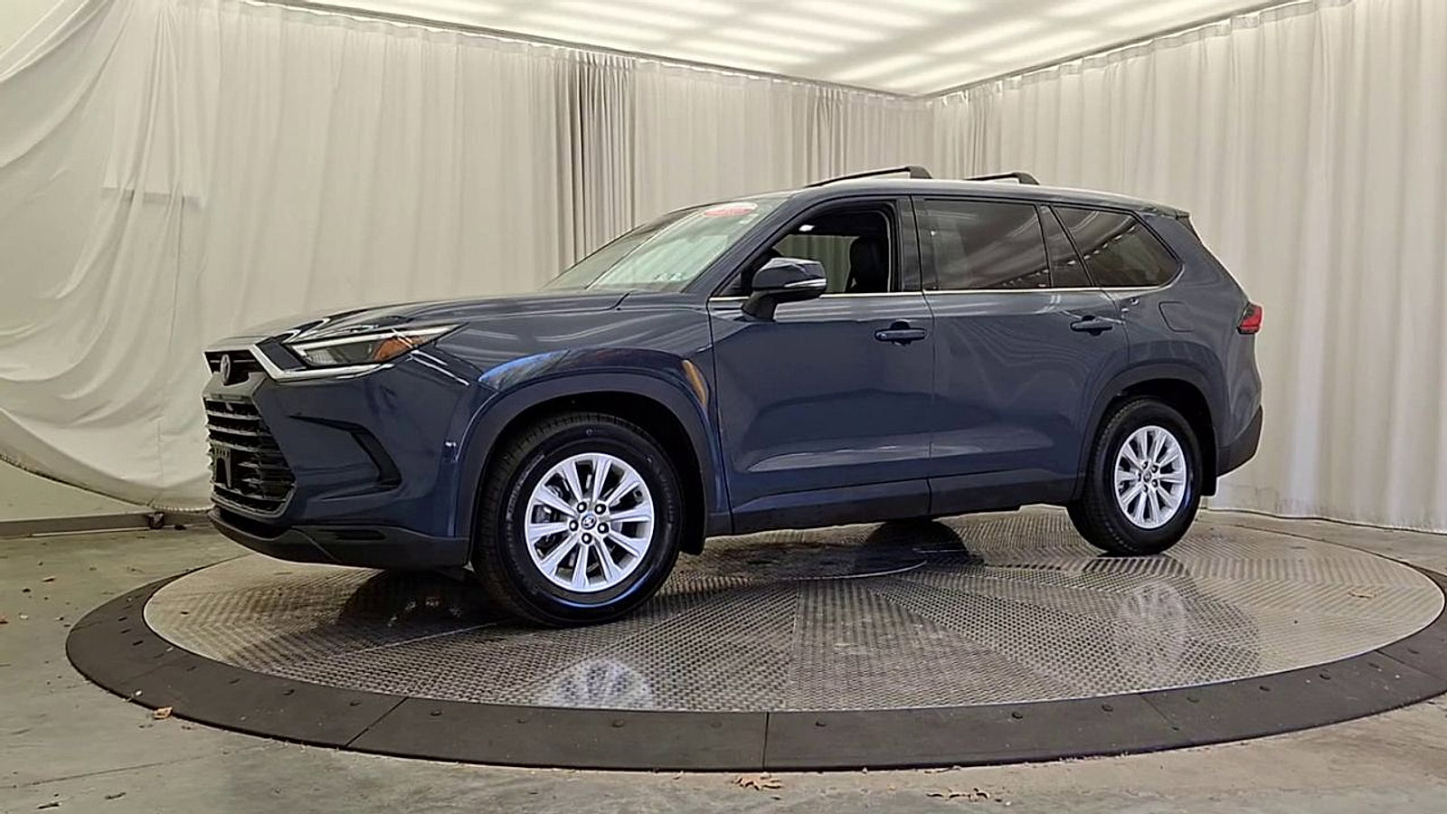 Certified 2024 Toyota Grand Highlander AWD image 3
