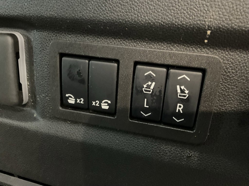 Used 2025 Chevrolet Tahoe High Country image 26