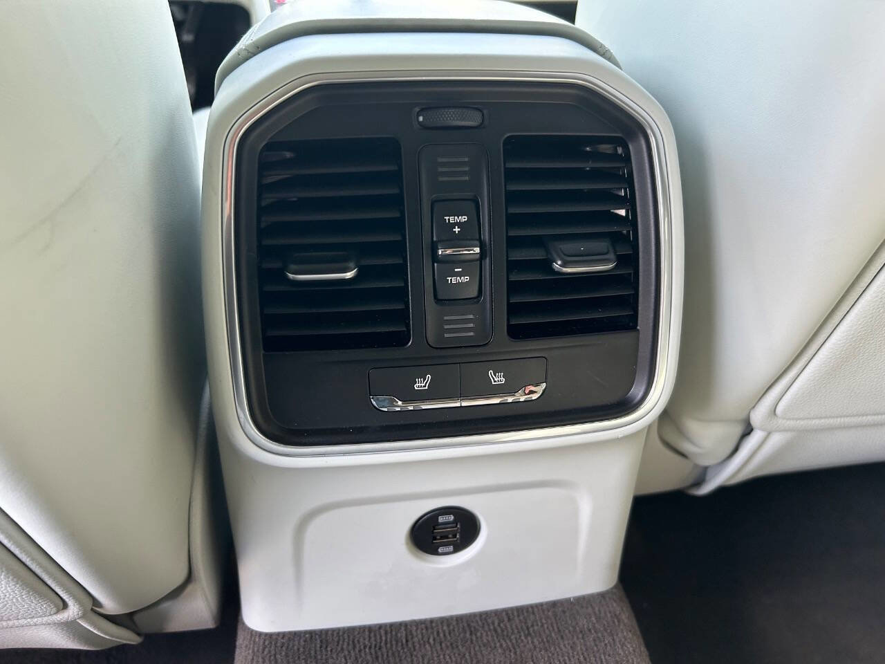 Used 2017 Porsche Macan Turbo image 15