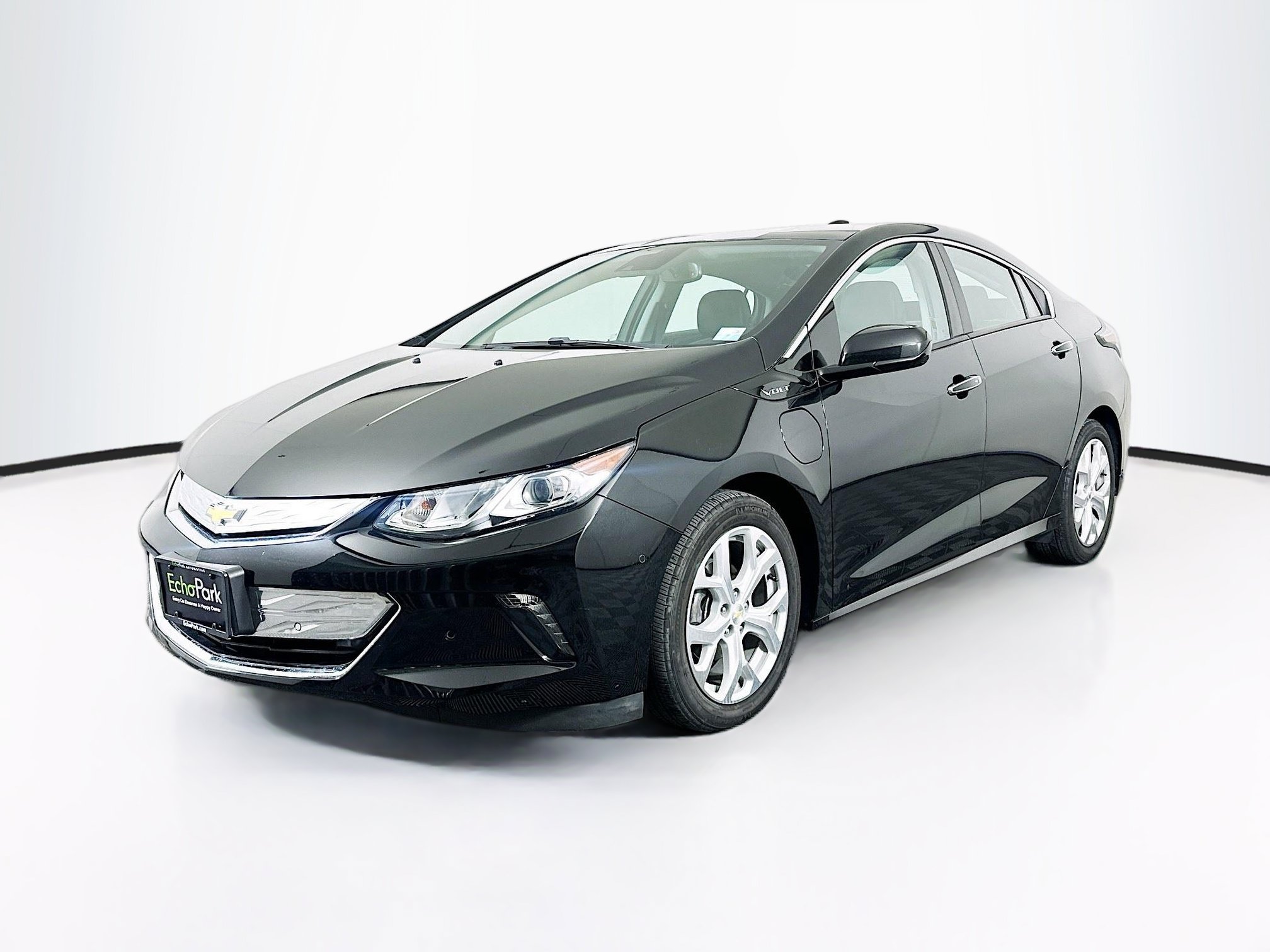 Used 2018 Chevrolet Volt Premier w/ Driver Confidence Package FWD image 3