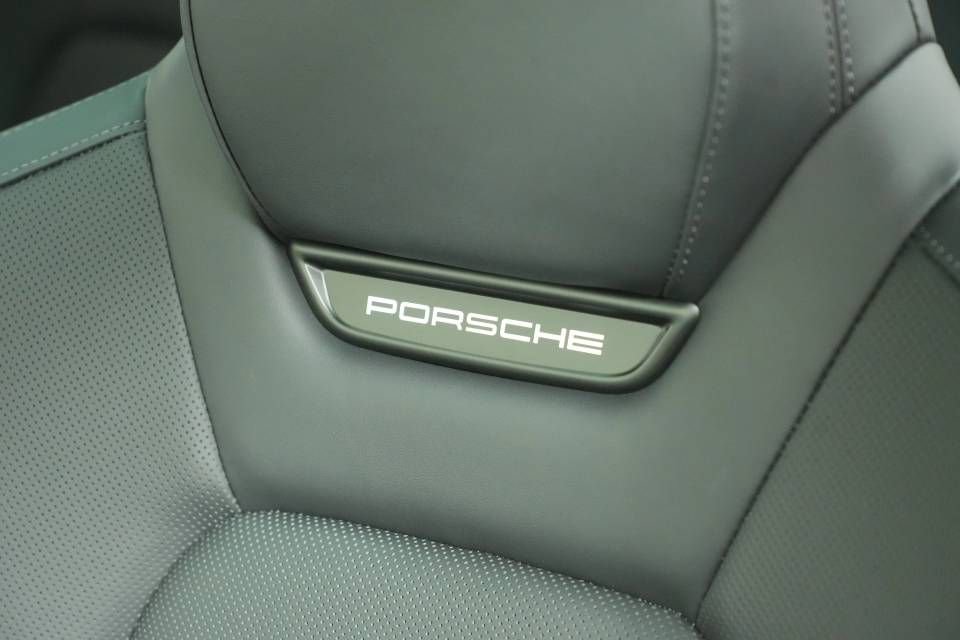 Certified 2025 Porsche Macan Electric RWD image 33