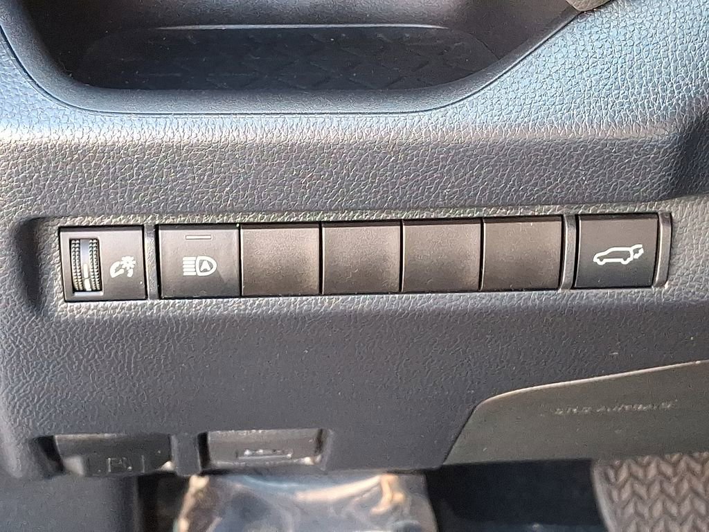 Used 2023 Toyota RAV4 XLE Premium image 31