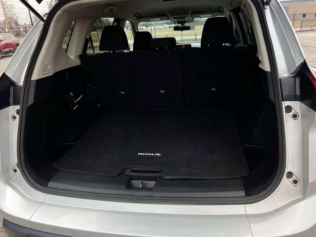 Used 2024 Nissan Rogue S image 9