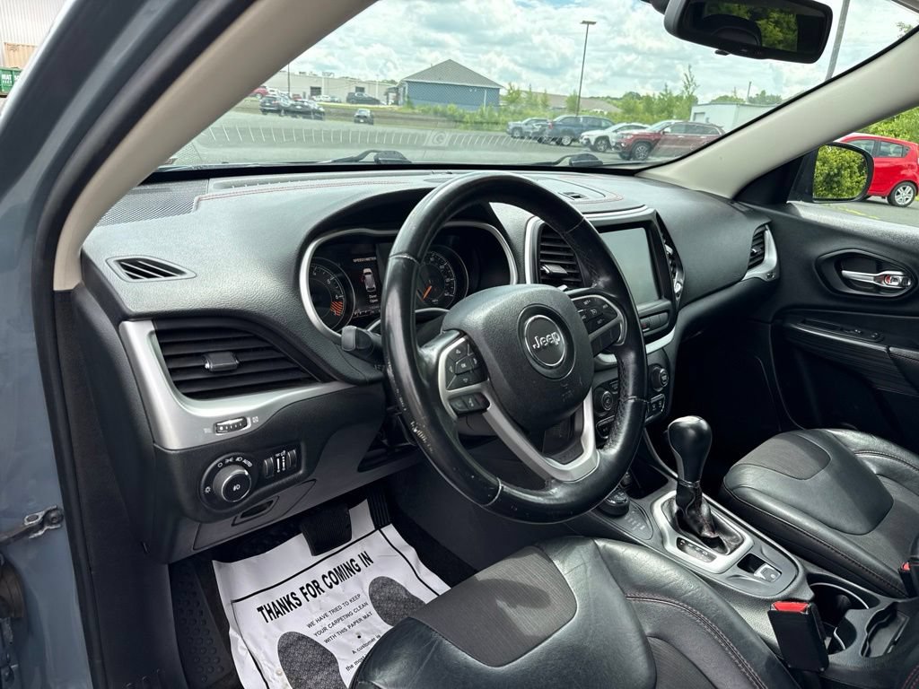 Used 2015 Jeep Cherokee Trailhawk AWD/4WD image 24