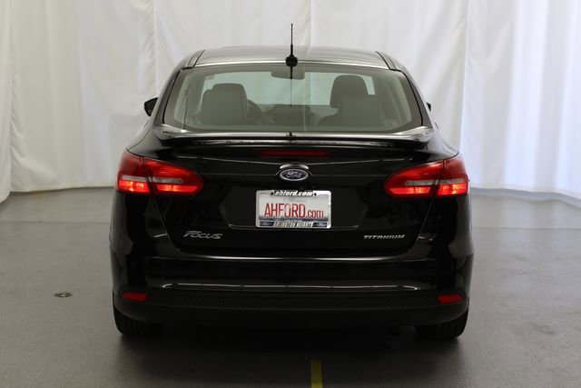 Used 2018 Ford Focus Titanium w/ Titanium Technology Package FWD image 9