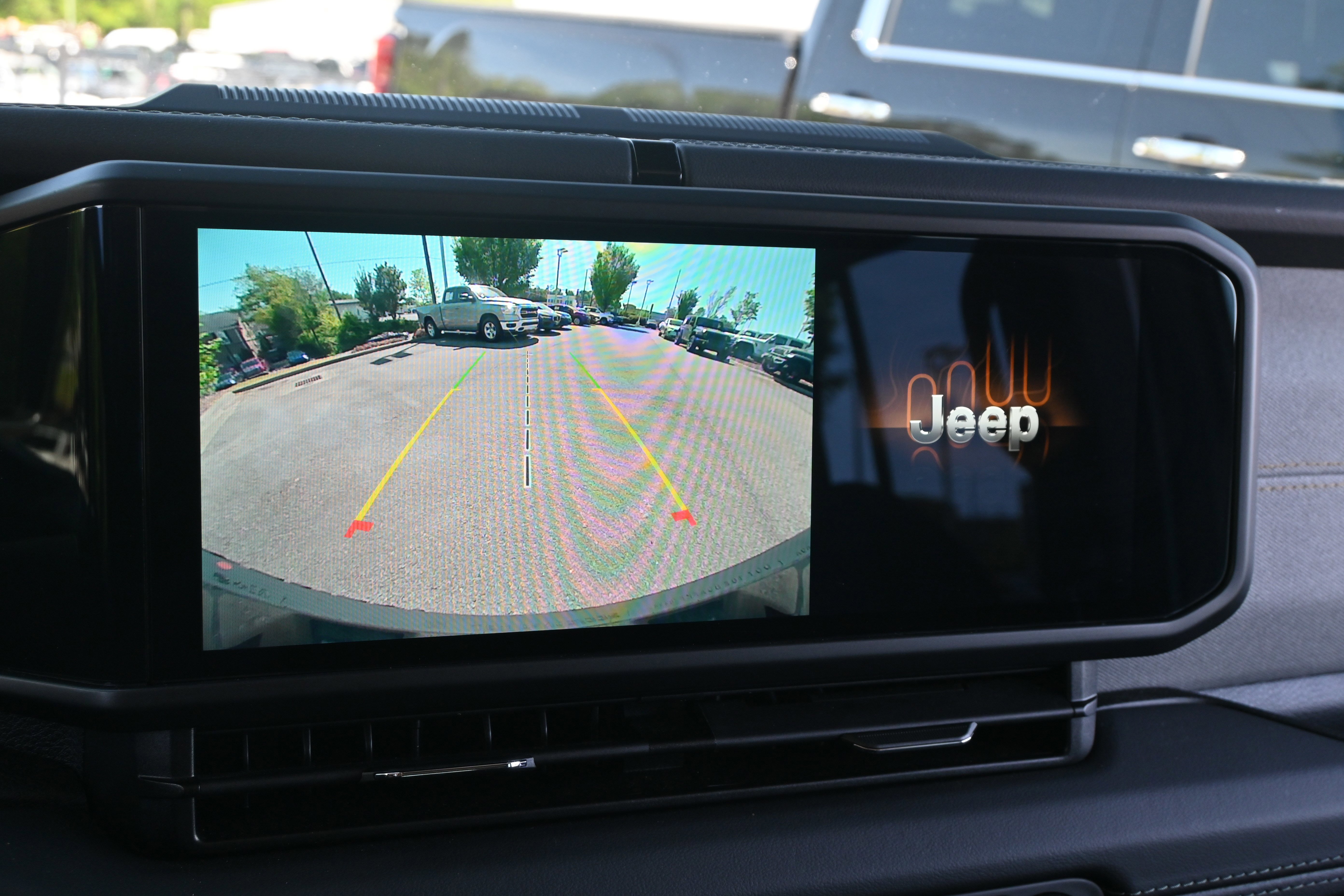 Used 2025 Jeep Wrangler Unlimited Sahara AWD/4WD image 23