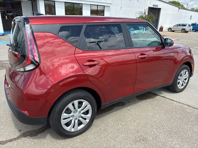 Used 2025 Kia Soul LX FWD image 8