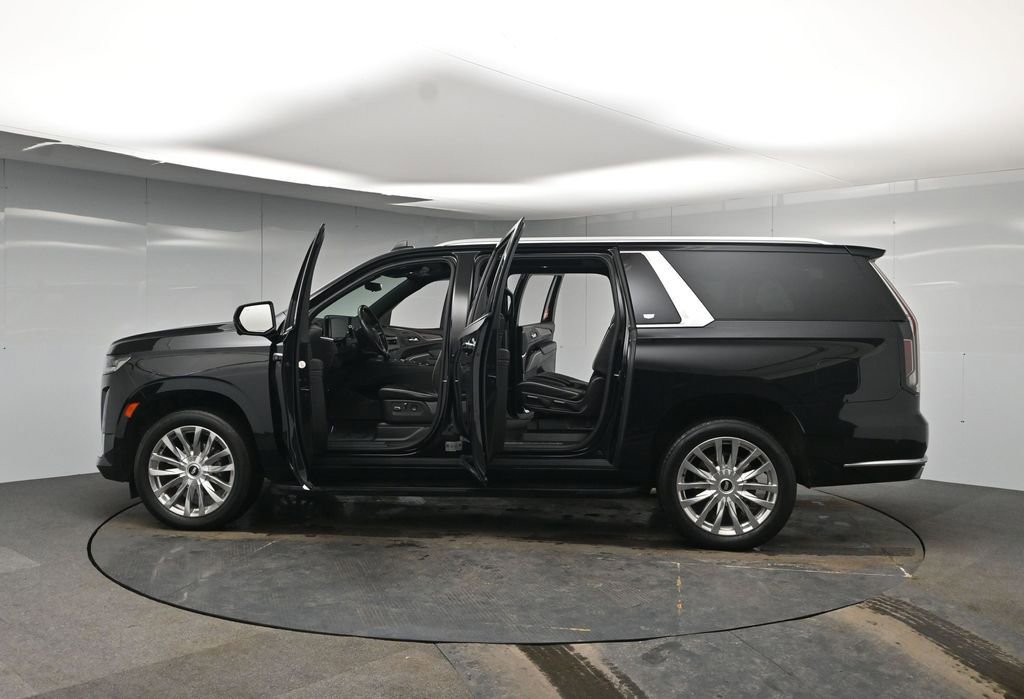 Used 2023 Cadillac Escalade ESV Premium Luxury image 51