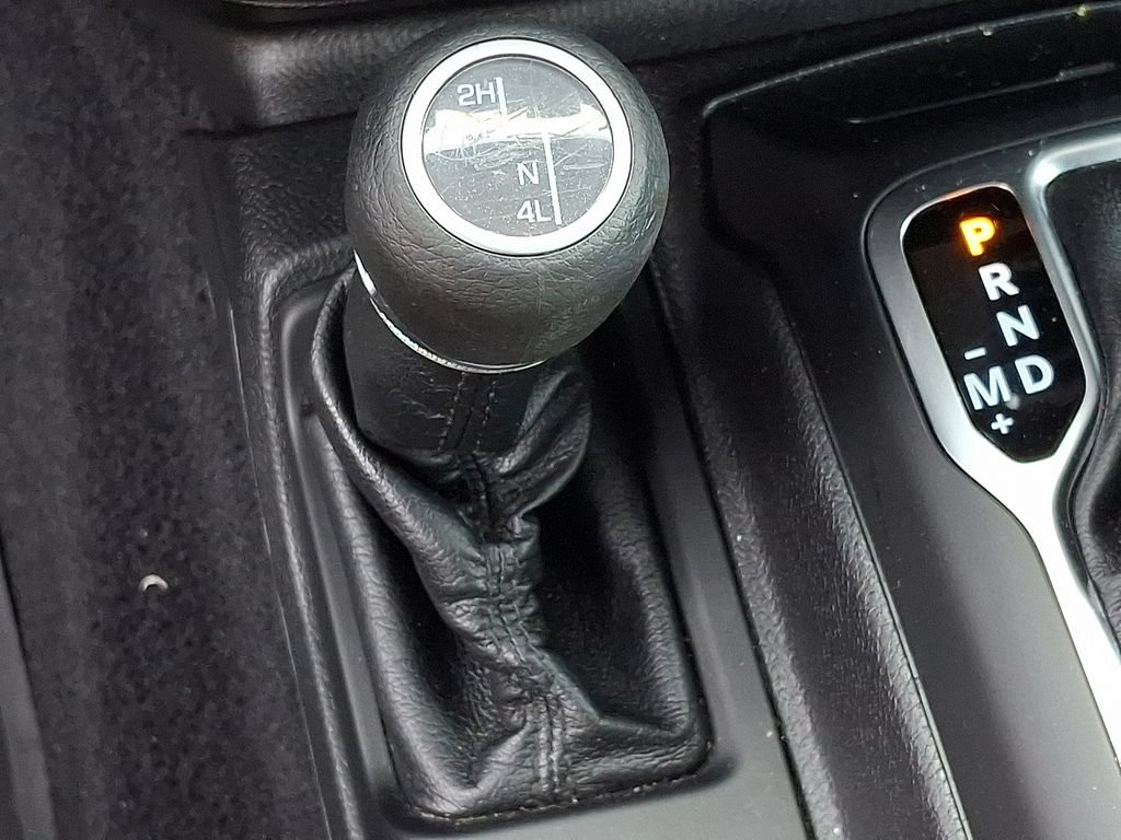 Certified 2019 Jeep Wrangler Sport AWD/4WD image 17