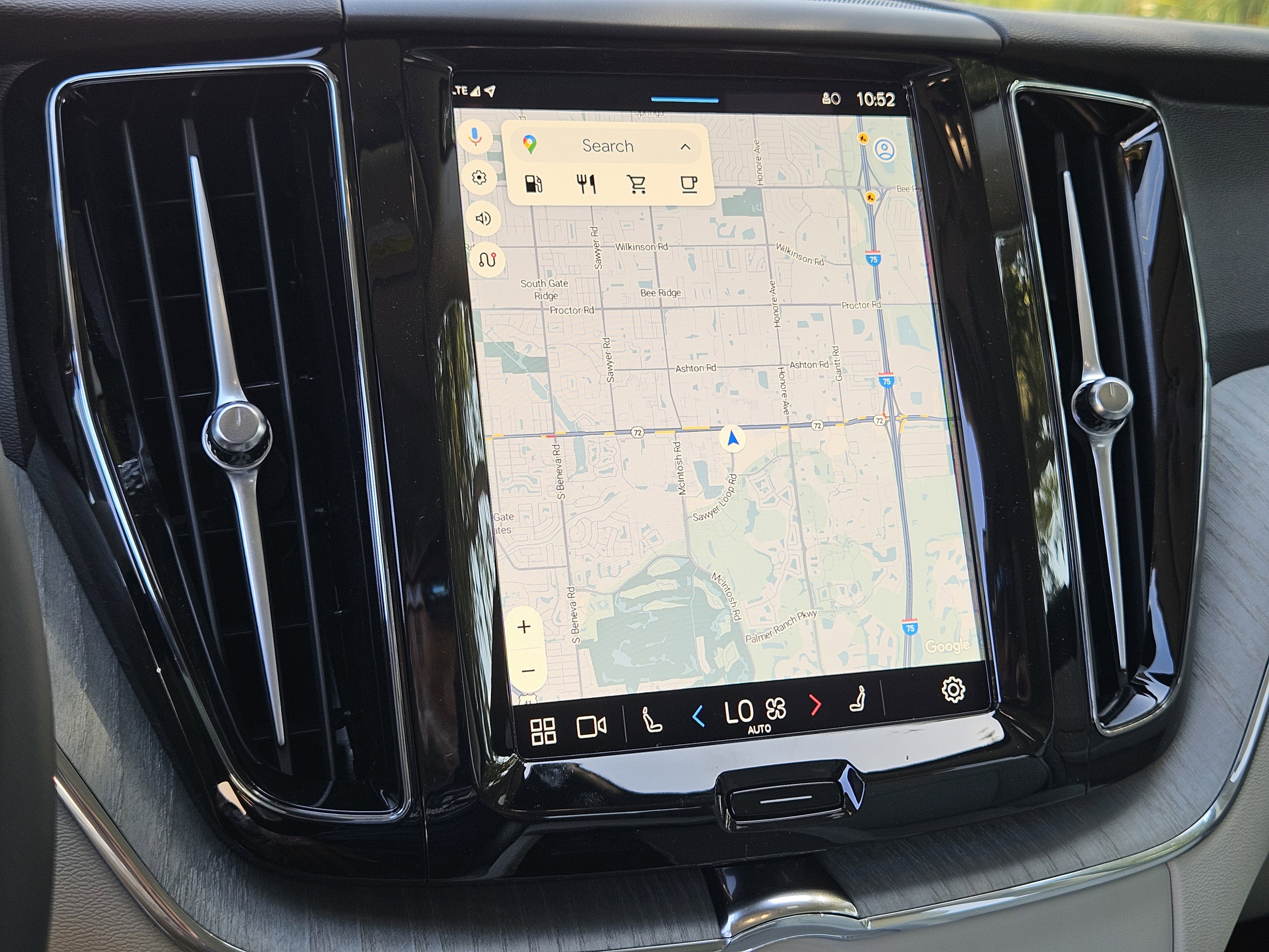 New 2025 Volvo XC60 B5 Plus w/ Protection Package Premier image 25