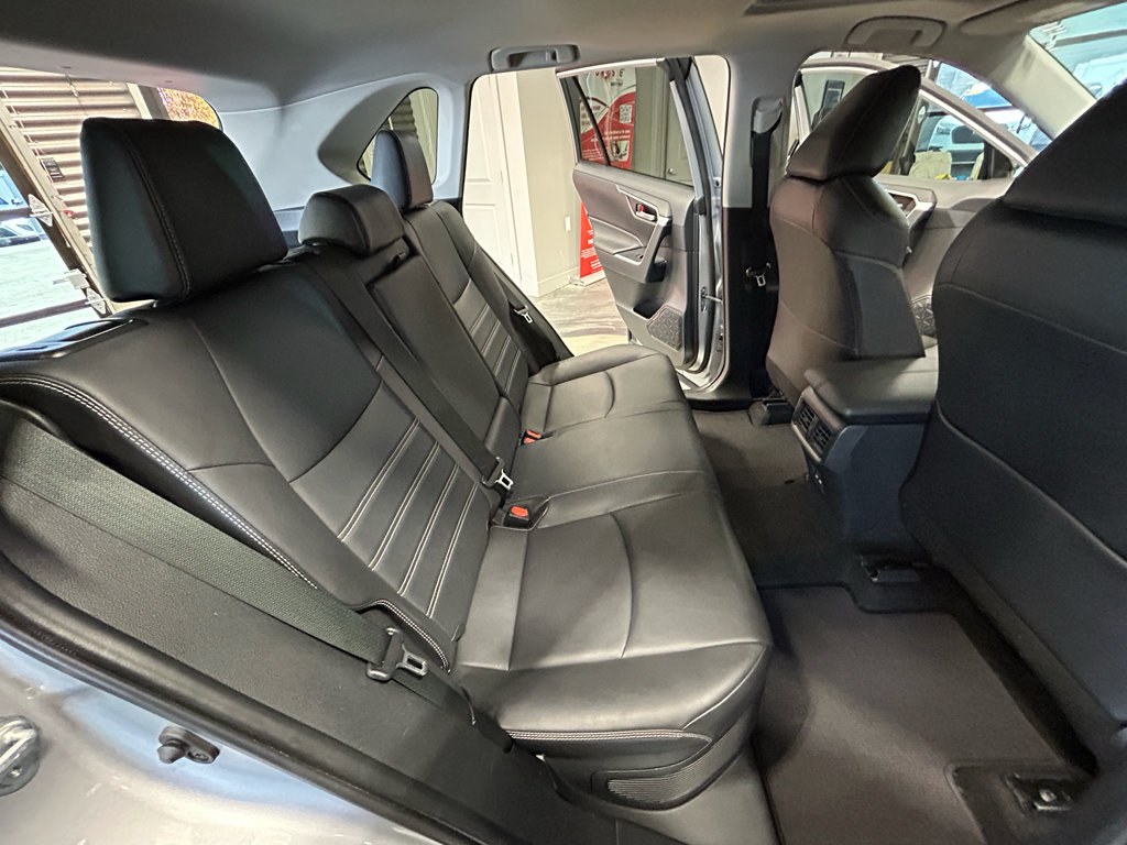Used 2022 Toyota RAV4 XLE Premium AWD/4WD image 43