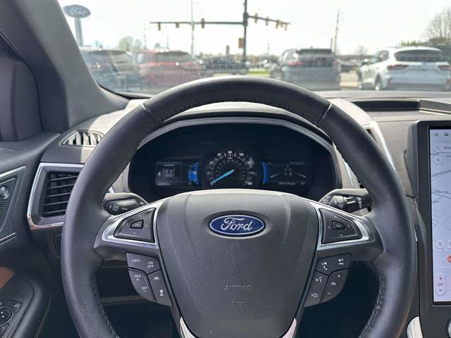 Used 2023 Ford Edge Titanium w/ Equipment Group 301A AWD/4WD image 19