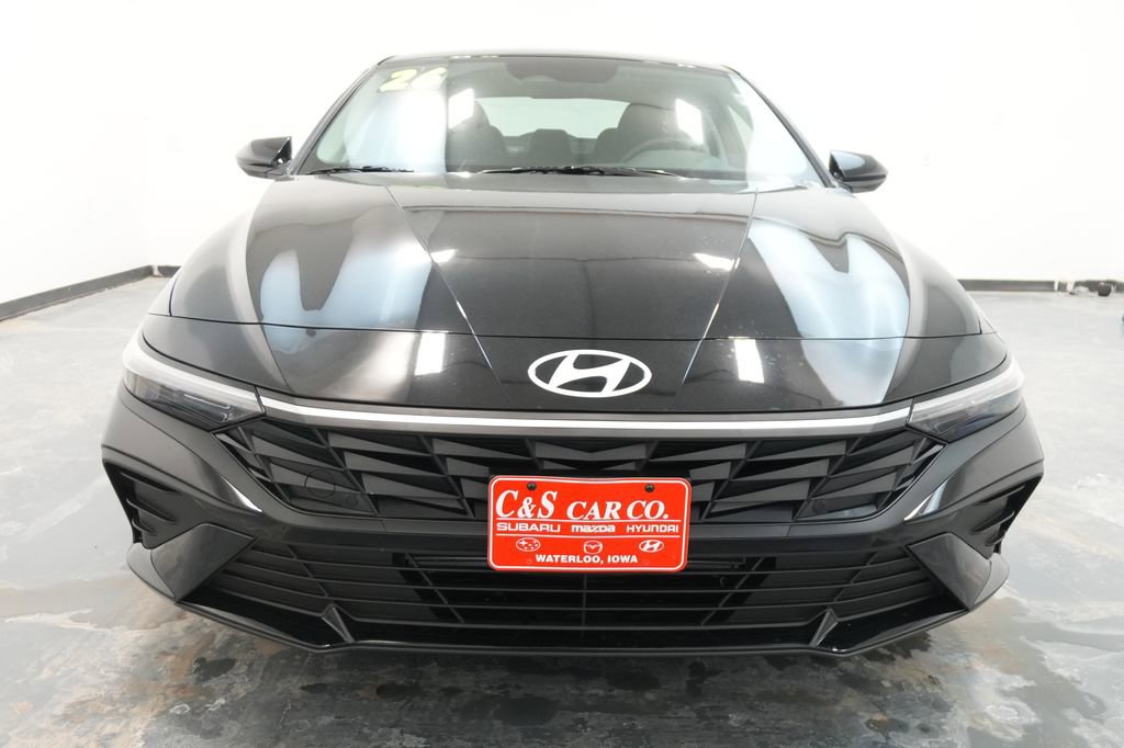 New 2026 Hyundai Elantra SE image 2