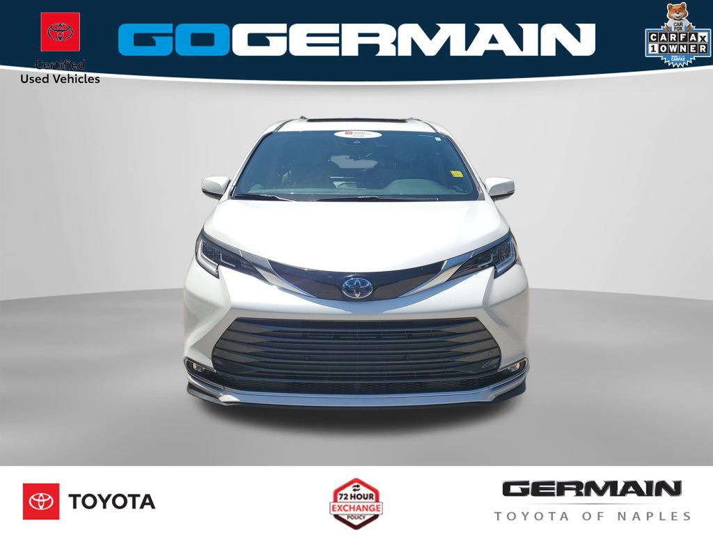 Certified 2025 Toyota Sienna Limited FWD image 3