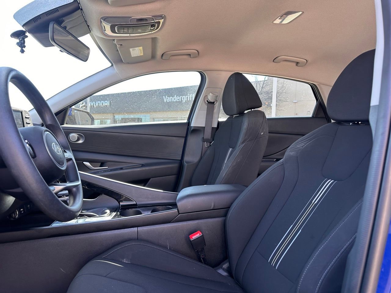 Used 2025 Hyundai Elantra Blue image 18