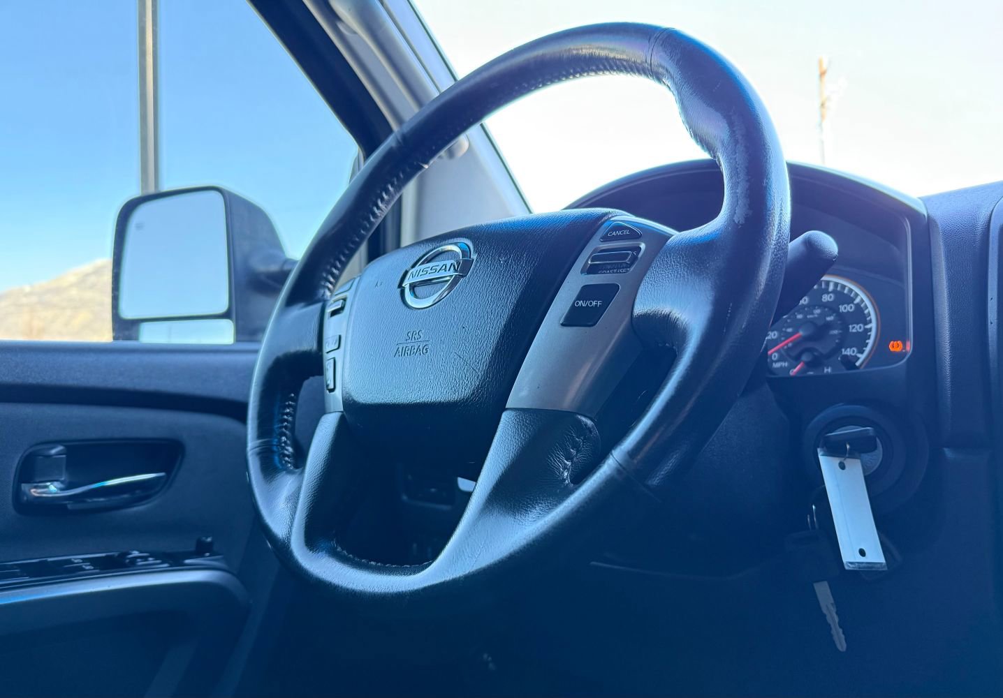 Used 2015 Nissan Titan SV w/ SV Value Truck Package image 9