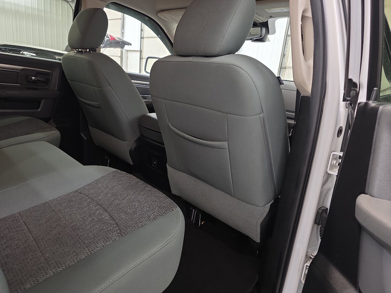 Used 2015 RAM 2500 SLT w/ Luxury Group image 32