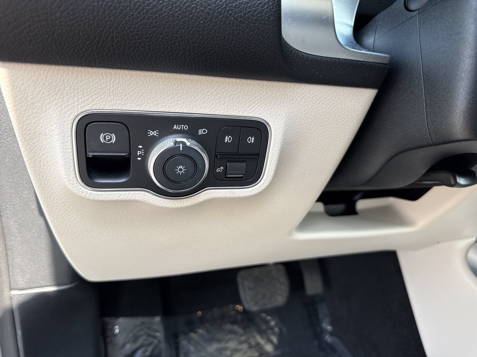 Certified 2022 Mercedes-Benz GLB 250 image 42