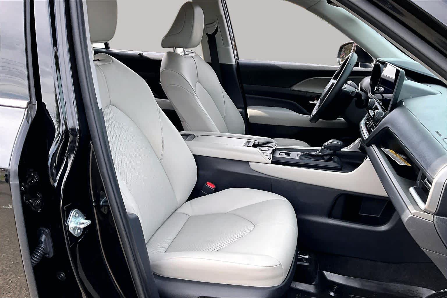 Certified 2024 Toyota Grand Highlander AWD image 8