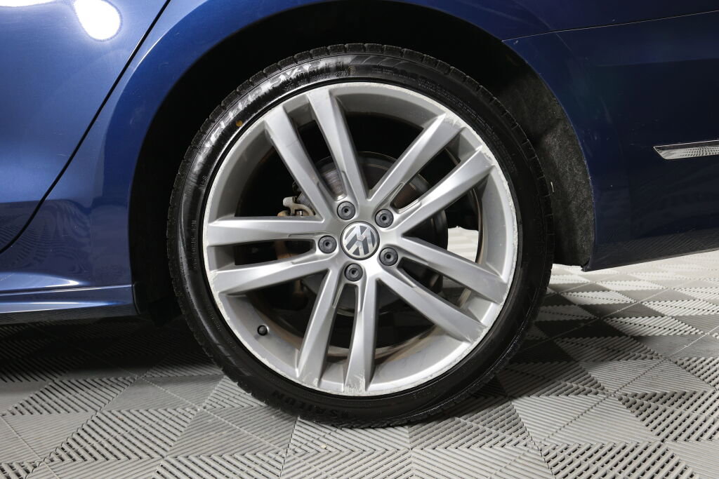 Used 2018 Volkswagen Passat 2.0T R-Line FWD image 8