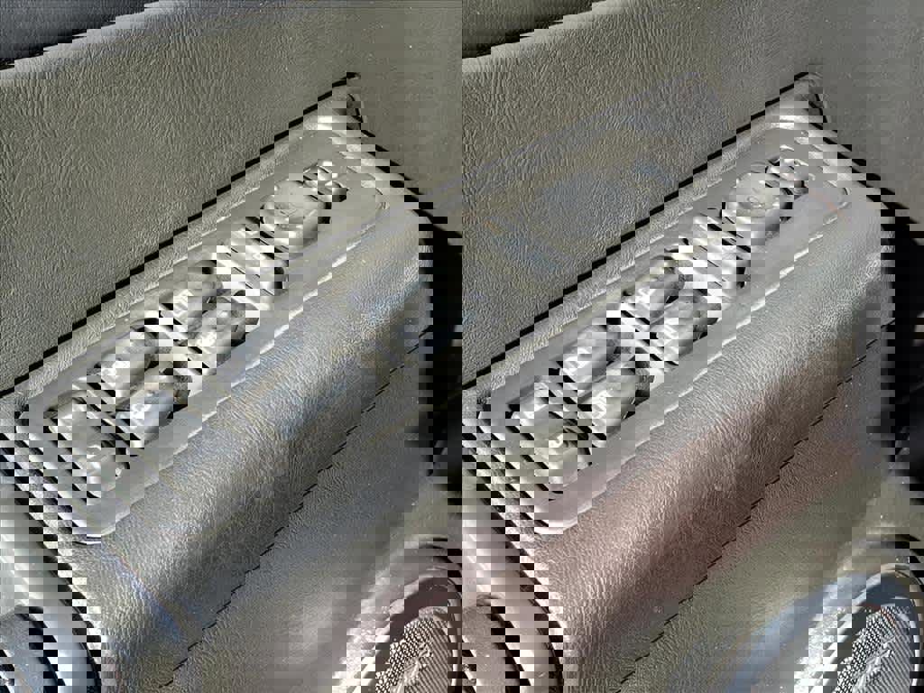 Used 2005 HUMMER H2 SUT w/ Preferred Equipment Group image 12